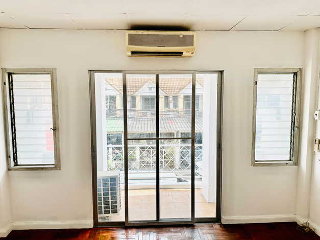 ขายบ้านทาวน์โฮม 2 ชั้น โครงการพูนสินธานี 3  ใกล้สถานีรถไฟฟ้า กรุงเทพฯ