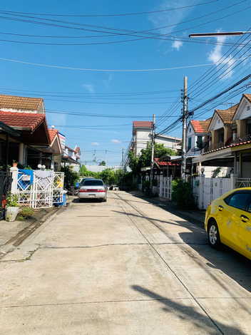 ขายบ้านทาวน์โฮม 2 ชั้น โครงการพูนสินธานี 3  ใกล้สถานีรถไฟฟ้า กรุงเทพฯ