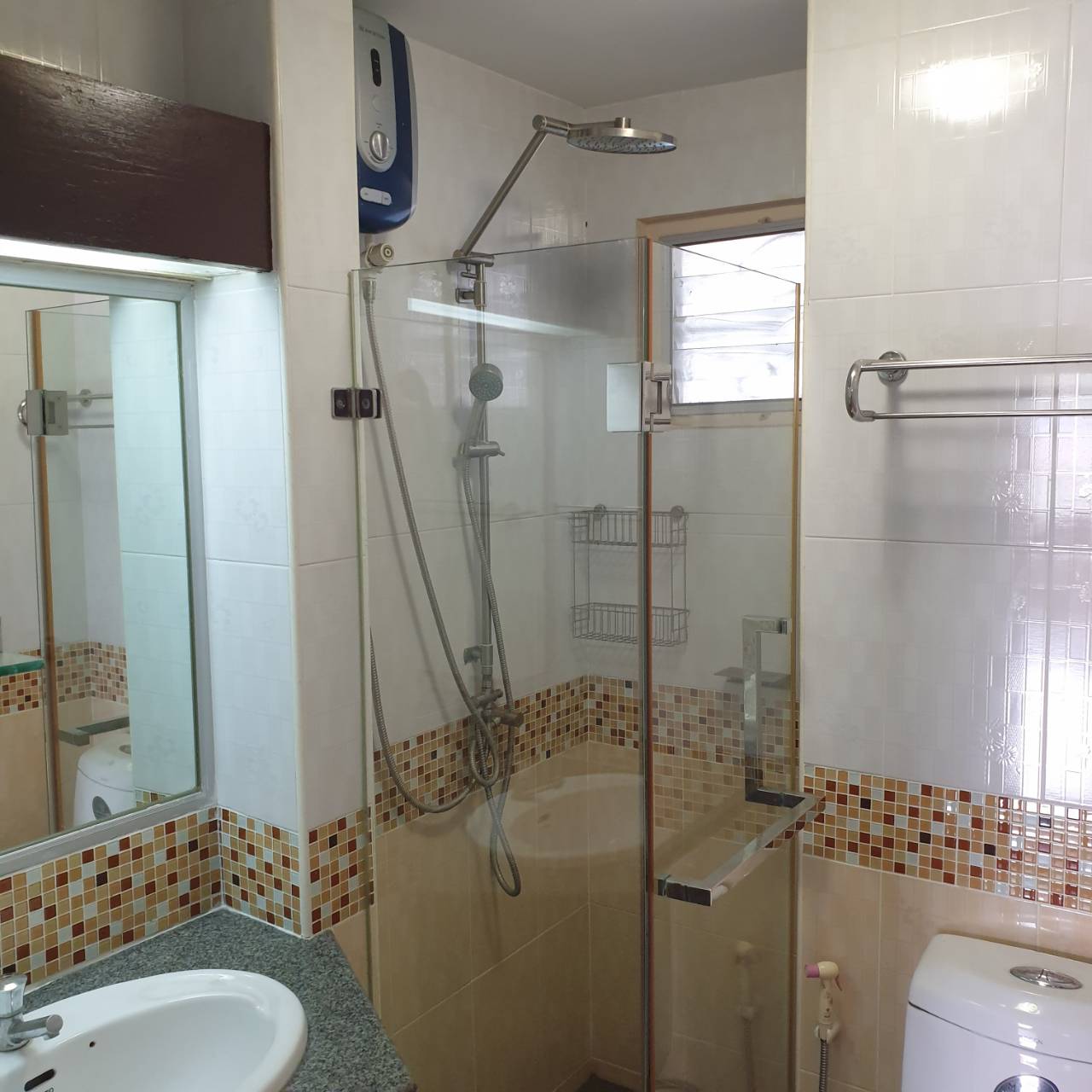 ขายห้องชุด GARDEN COURT CONDO ( คอนโดบ้านรวงข้าว )