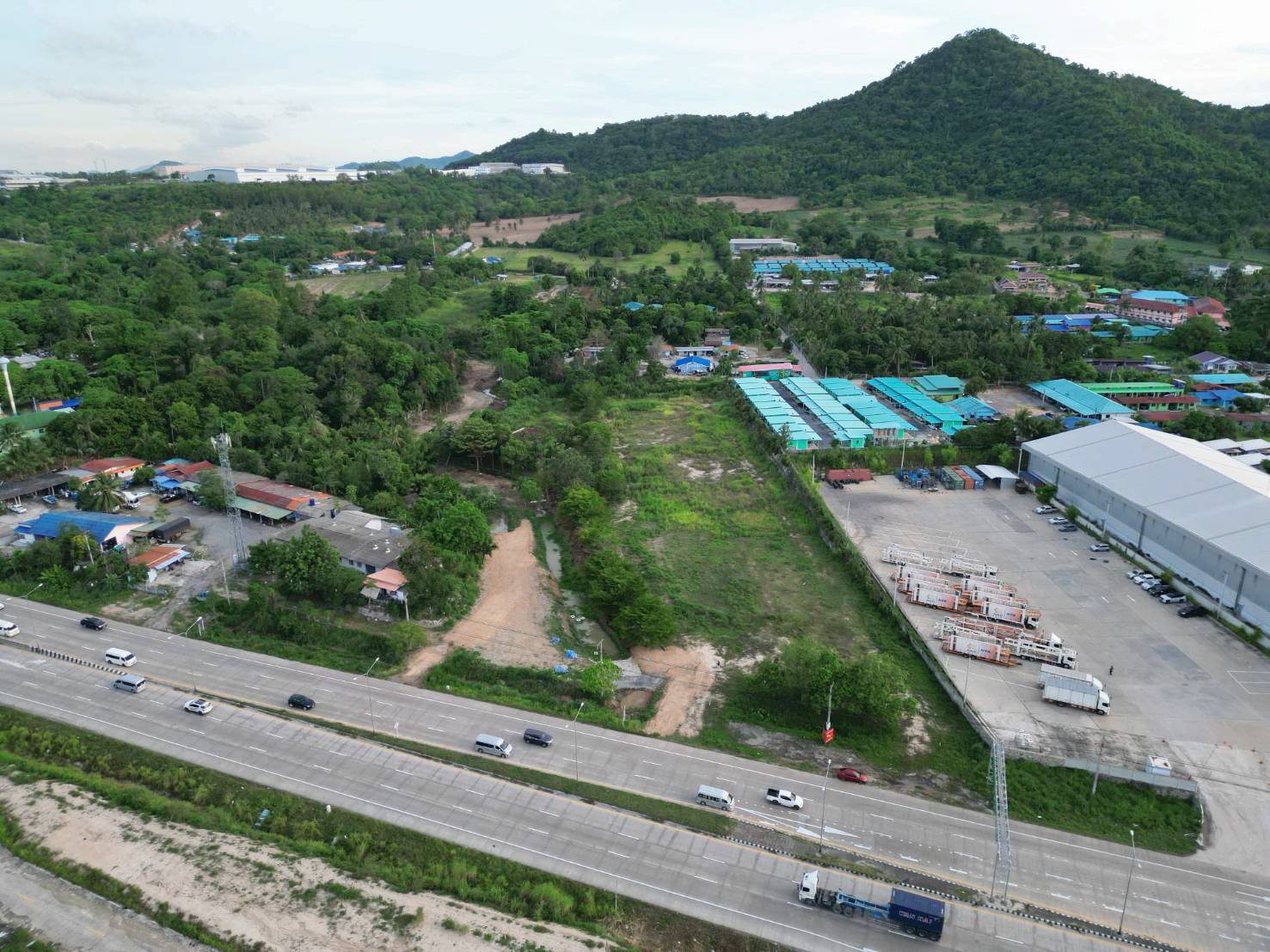 ขายที่ดินติดถนน 331- แหลมฉบัง ขาเข้า 22 km อ.ศรีราชา จ.ชลบุรี 