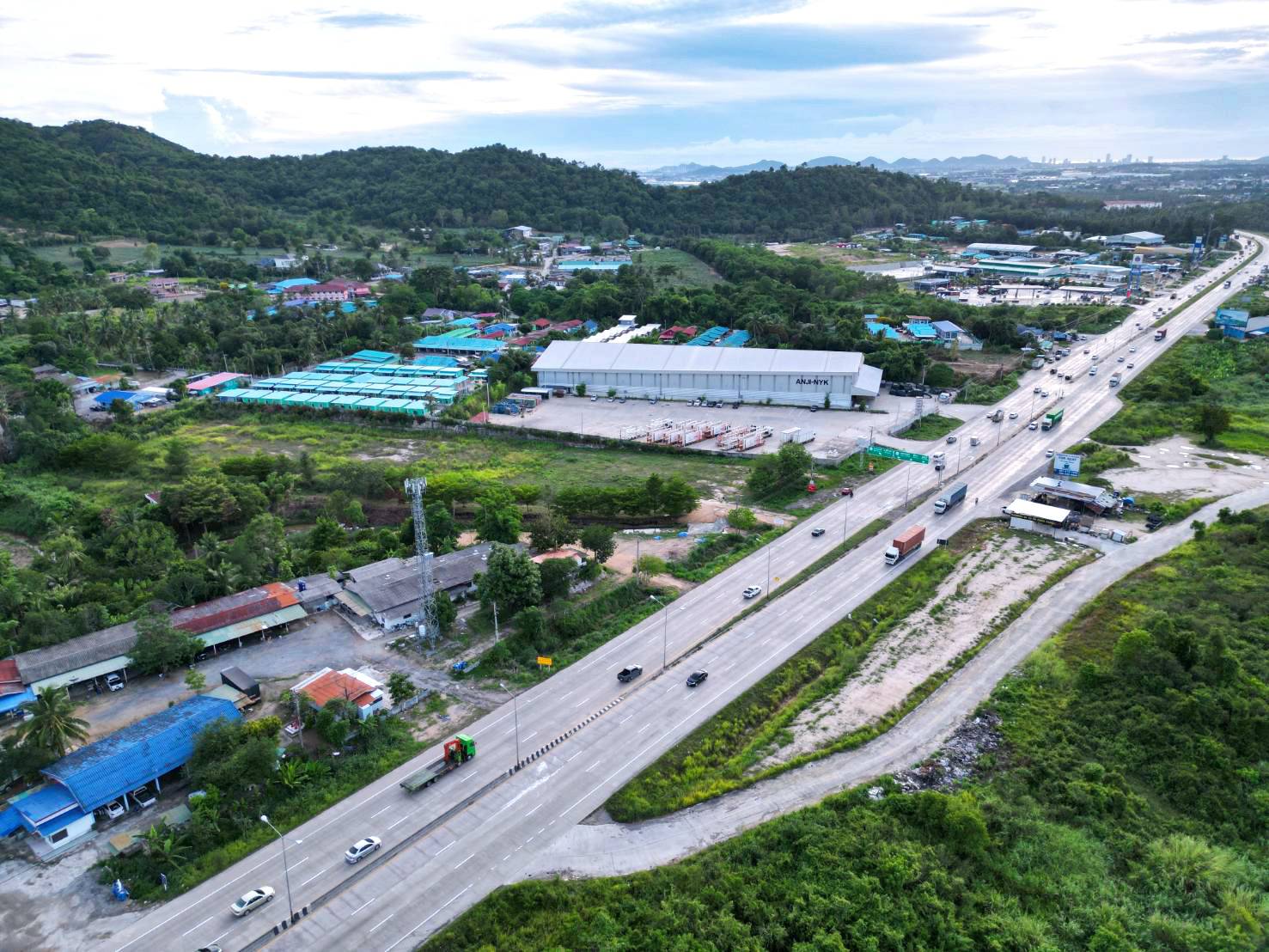 ขายที่ดินติดถนน 331- แหลมฉบัง ขาเข้า 22 km อ.ศรีราชา จ.ชลบุรี 