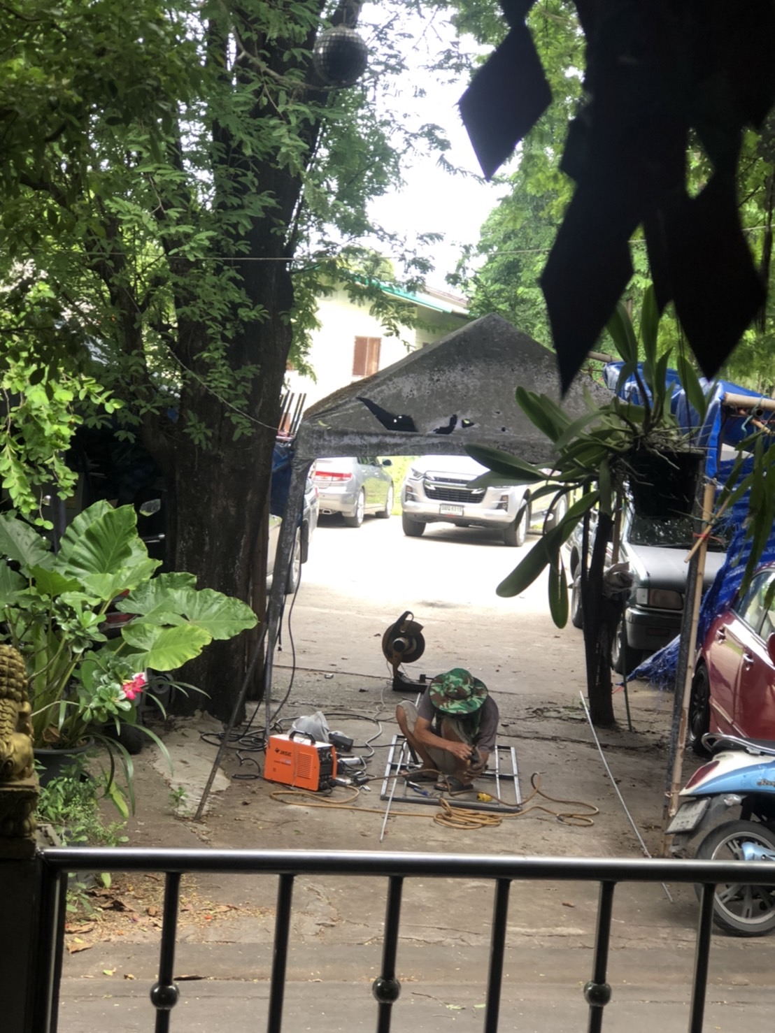 รับต่อเติมบ้านและงานอื่นๆ กันสาดหน้าบ้าน โรงจอดรถ ห้องน้ำ ห้องครัว เดินไฟ อื่นๆงานเล็กงานน้อย-งานมาก ไปหมด ราคาย่อมเยาว์ รับประกัน 1 เดือน กรณีมีปัญหาหลังต่อเติม2+5