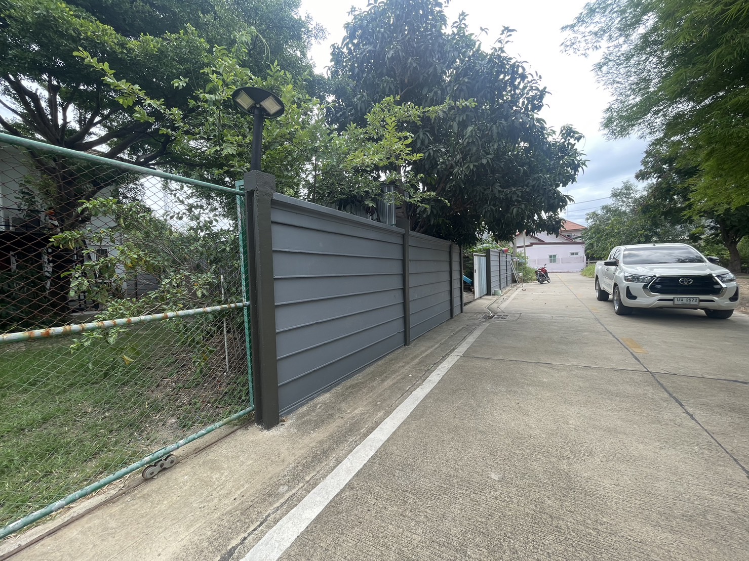 ขายบ้านเดี่ยวหลังใหญ่ ทำเลดี พร้อมอยู่ อ.คลองหลวง จ.ปทุมธานี ติดถนน 2 ด้าน กว้าง 30 เมตร เป็นหน้าบ้านทั้ง 2 ด้าน