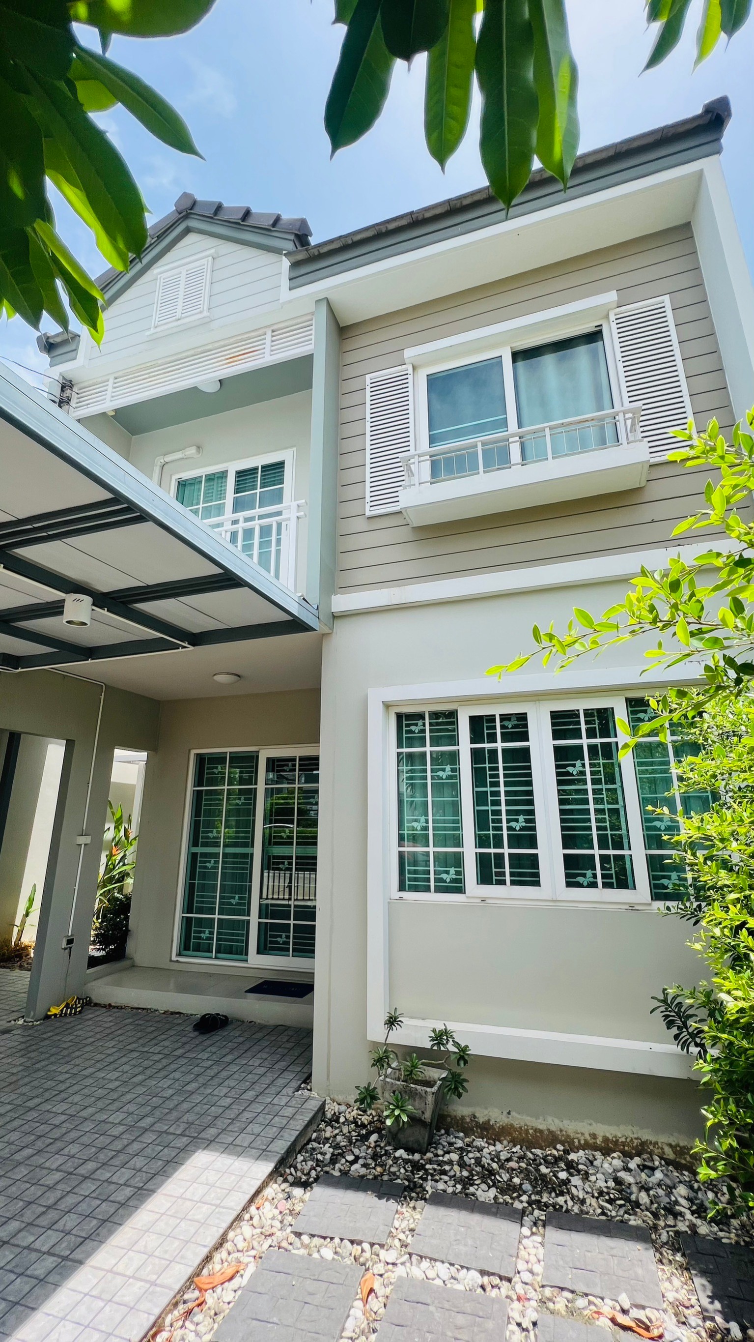 ขายบ้านเดี่ยว 2ชั้น โครงการอารียากาญจนาภิเษก - ราชพฤกษ์ สงบ น่าอยู่ ติดถนนเมน เดินทางสะดวก