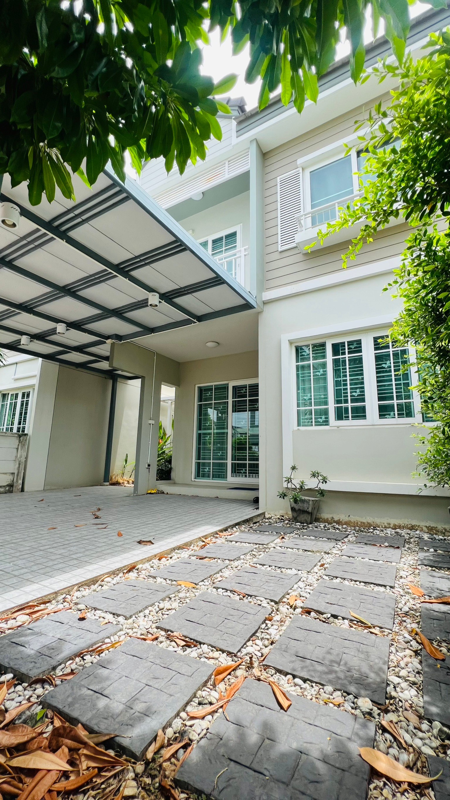 ขายบ้านเดี่ยว 2ชั้น โครงการอารียากาญจนาภิเษก - ราชพฤกษ์ สงบ น่าอยู่ ติดถนนเมน เดินทางสะดวก