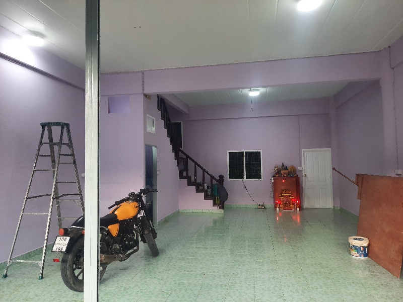 ให้เช่าบ้าน ตึกอาคารพาณิชย์ 3 ชั้น 3 ห้องนอน 2 ห้องน้ำ ใกล้นิคมสหรัตนนคร อยุธยา ใกล้ตลาดบางปะหัน ซ.มะปรางหวาน  ราคาไม่แพงค่ะต่อรองราคาได้ค่ะ สนใจติดต่อ 083-7919047 หรือทักแชทได้เลยค่ะ