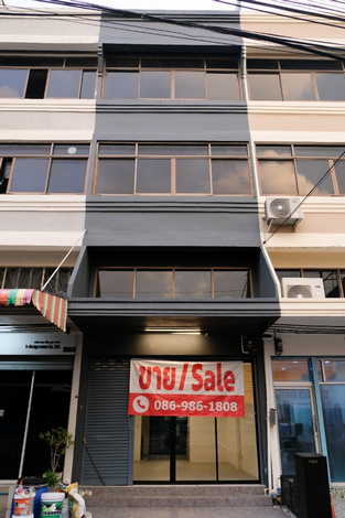 ขายอาคารพาณิชย์ รีโนเวทใหม่ พร้อมย้ายเข้าอยู่ 1 คูหา 3 . 5   ชั้น มีดาดฟ้า ใกล้เดอะมอลล์บางกะปิ สถานีรถไฟฟ้าลาดพร้าว   101 บางกะปิ