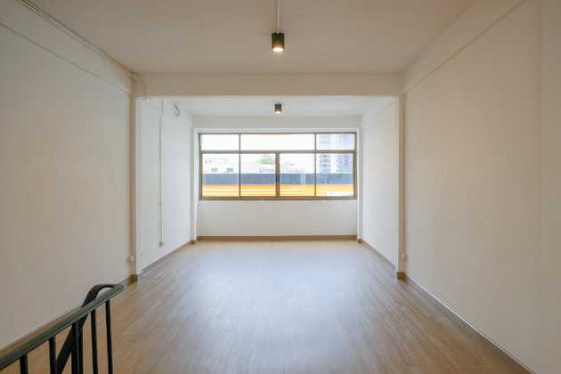 ขายอาคารพาณิชย์ รีโนเวทใหม่ พร้อมย้ายเข้าอยู่ 1 คูหา 3 . 5   ชั้น มีดาดฟ้า ใกล้เดอะมอลล์บางกะปิ สถานีรถไฟฟ้าลาดพร้าว   101 บางกะปิ