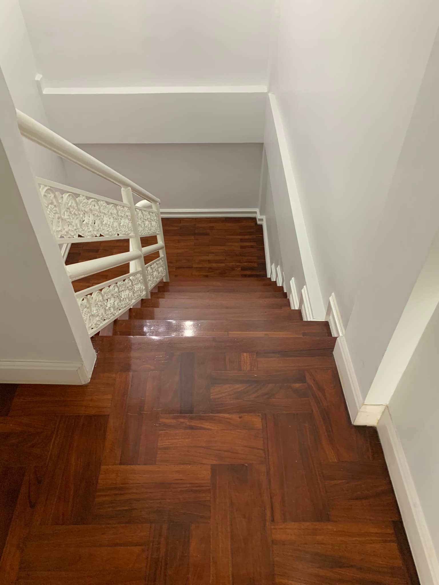 ขายด่วนอาคารพานิชย์ 6 ชั้น ทำเลอโศก สุขุมวิท แหล่งธุรกิจใกล้ BTSและMRTอโศก ย่านอโศก