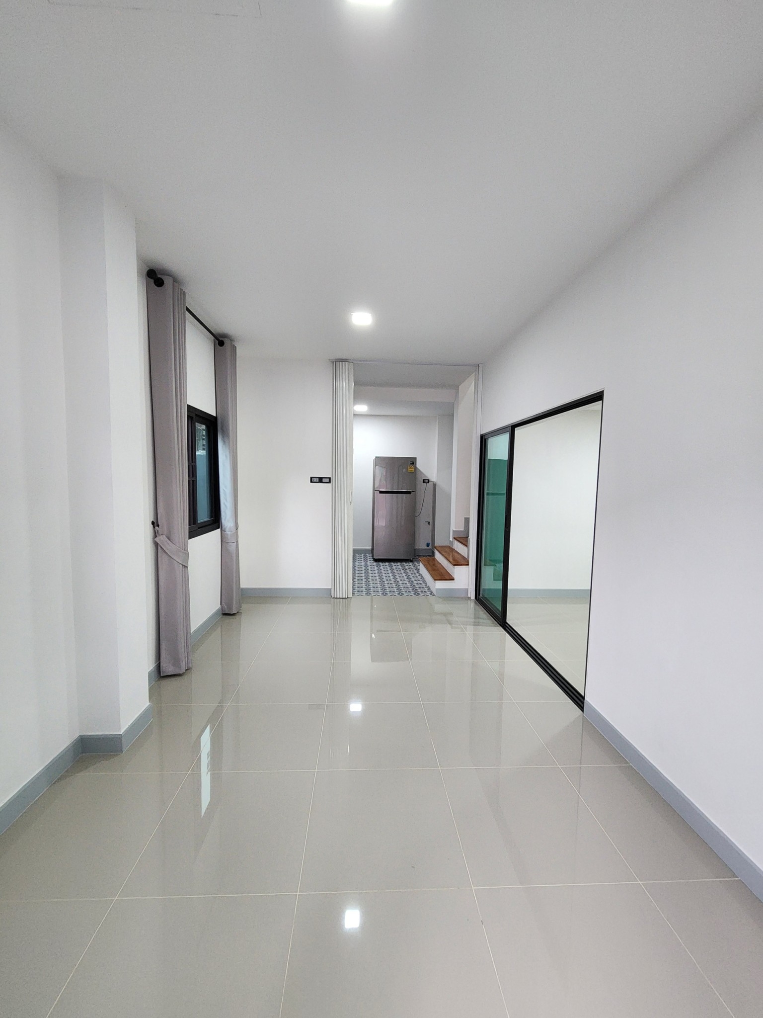 ให้เช่าบ้านใหม่เพิ่งสร้างเสร็จ  ยังไม่เคยเข้าอยู่ วัสดุของในบ้านเลือกแบบ  เกรดดีที่สุดอยู่ซอยด่านสำโรง 14 ถ.สุขุมวิท 113