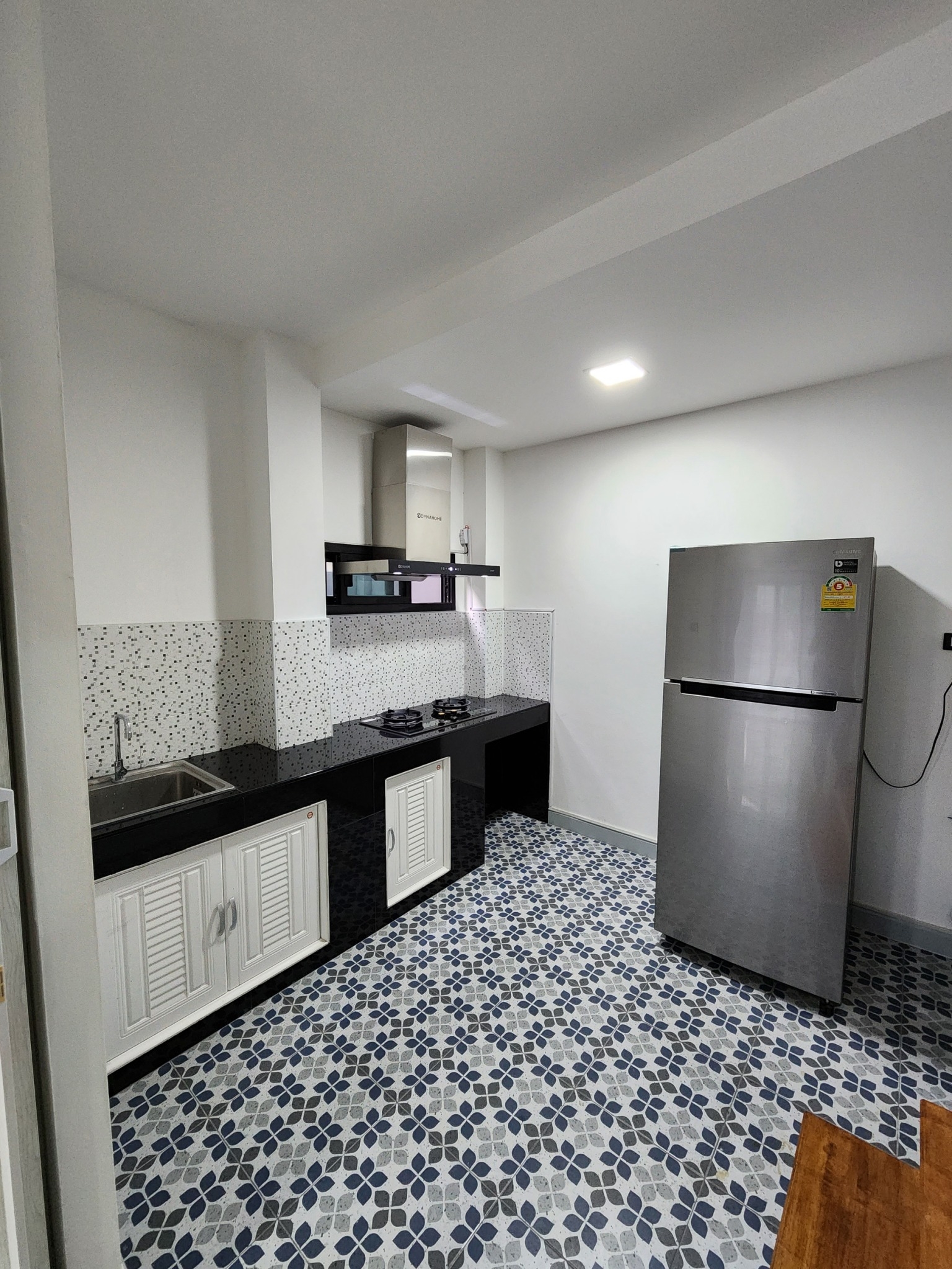 ให้เช่าบ้านใหม่เพิ่งสร้างเสร็จ  ยังไม่เคยเข้าอยู่ วัสดุของในบ้านเลือกแบบ  เกรดดีที่สุดอยู่ซอยด่านสำโรง 14 ถ.สุขุมวิท 113