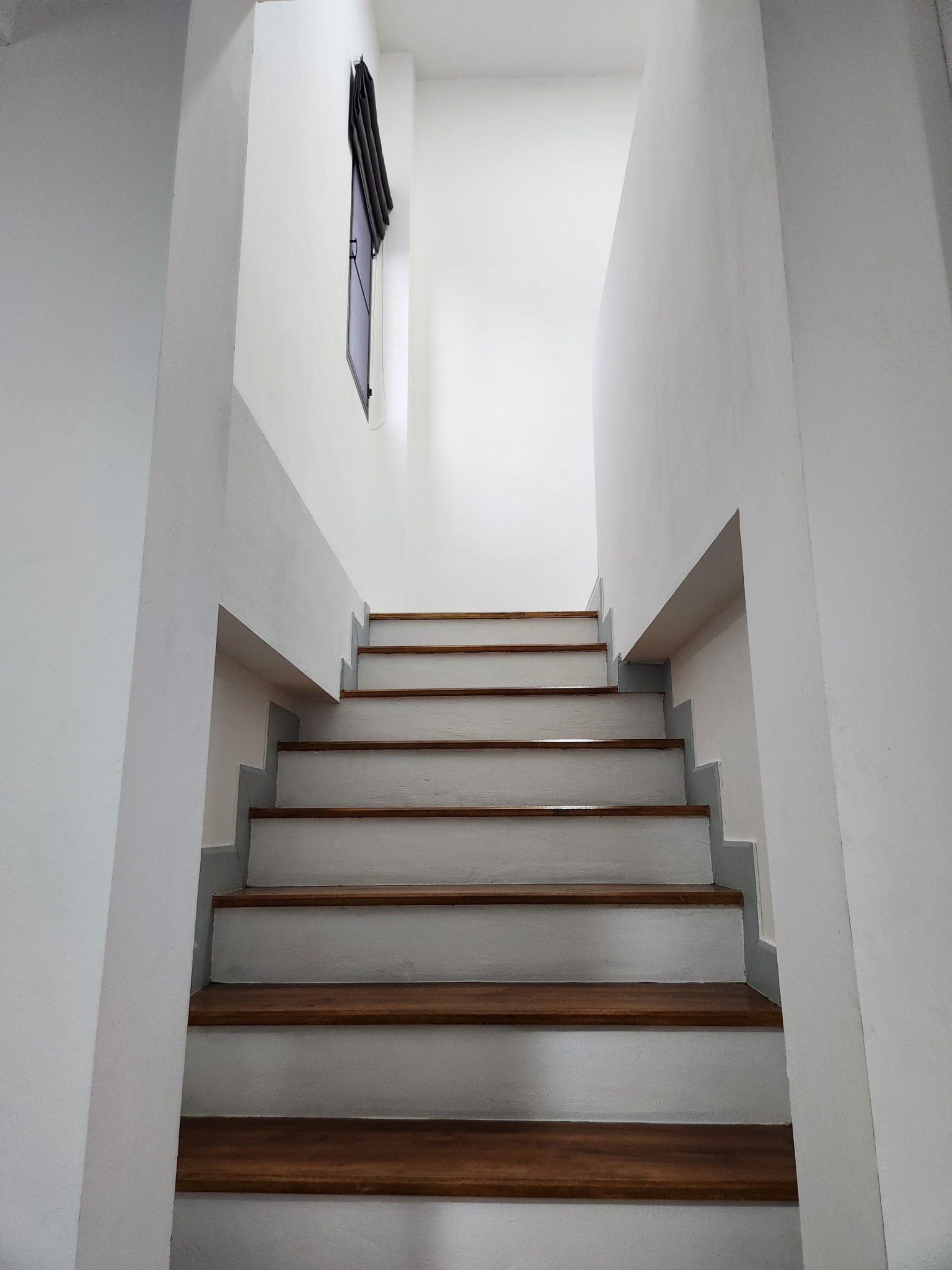 ให้เช่าบ้านใหม่เพิ่งสร้างเสร็จ  ยังไม่เคยเข้าอยู่ วัสดุของในบ้านเลือกแบบ  เกรดดีที่สุดอยู่ซอยด่านสำโรง 14 ถ.สุขุมวิท 113