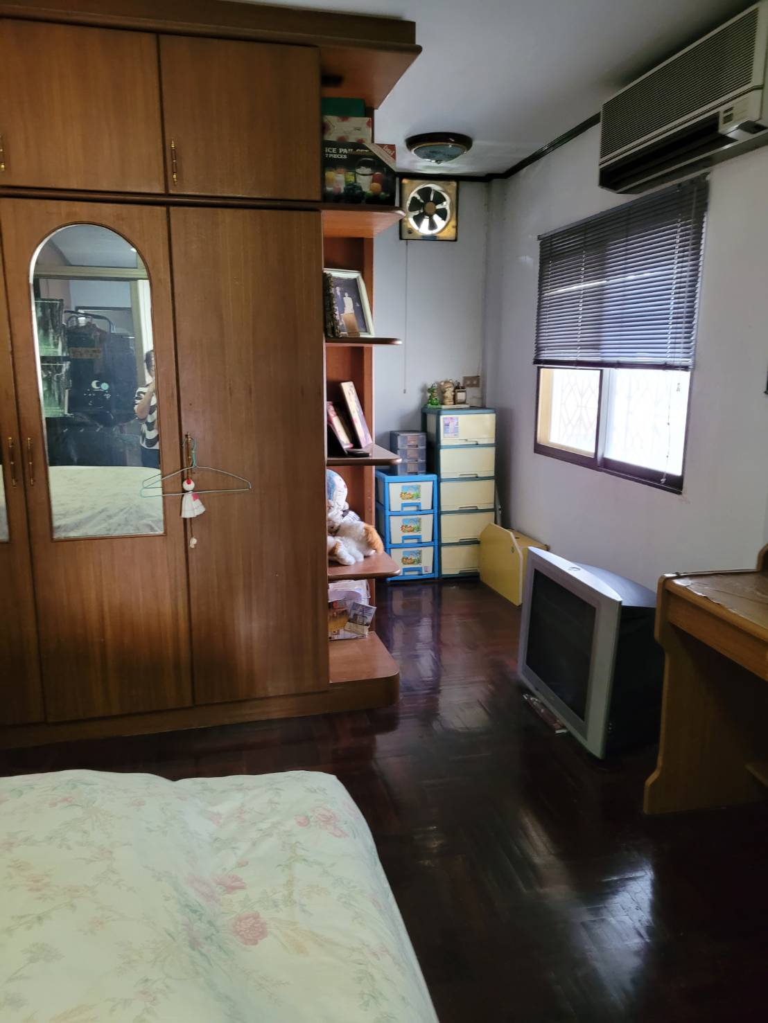 ขายหรือให้เช่าอาคารพานิช