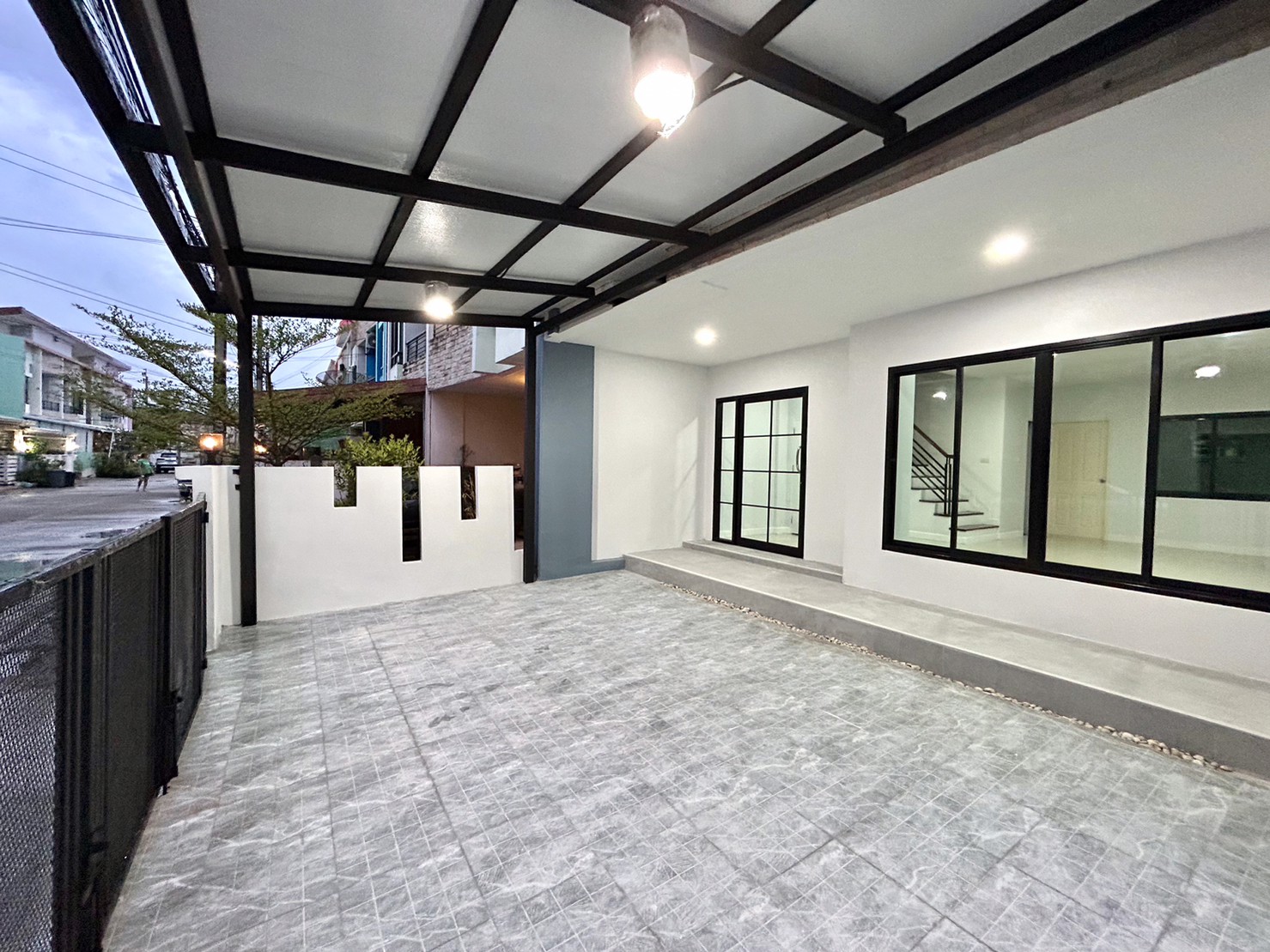 บ้านทาวน์เฮาส์ พุทธบูชา36 ทำเลดี รีโนเวทใหม่ หมู่บ้านพราวด์36ติดถนน