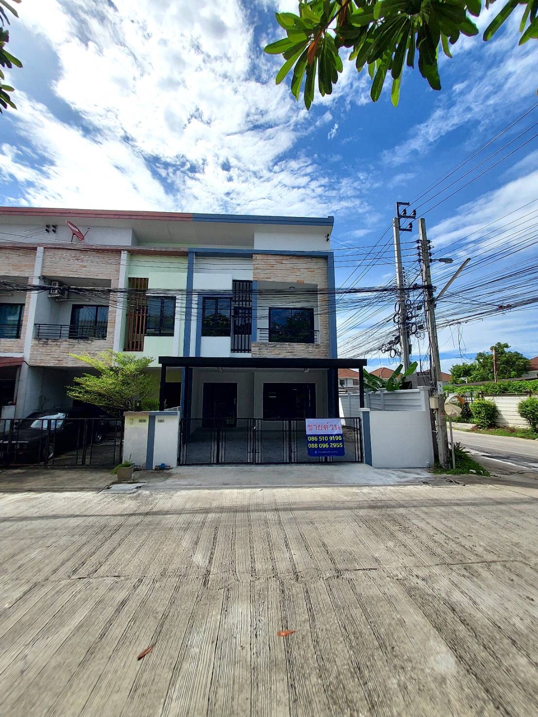 บ้านทาวน์เฮาส์ พุทธบูชา36 ทำเลดี รีโนเวทใหม่ หมู่บ้านพราวด์36ติดถนน