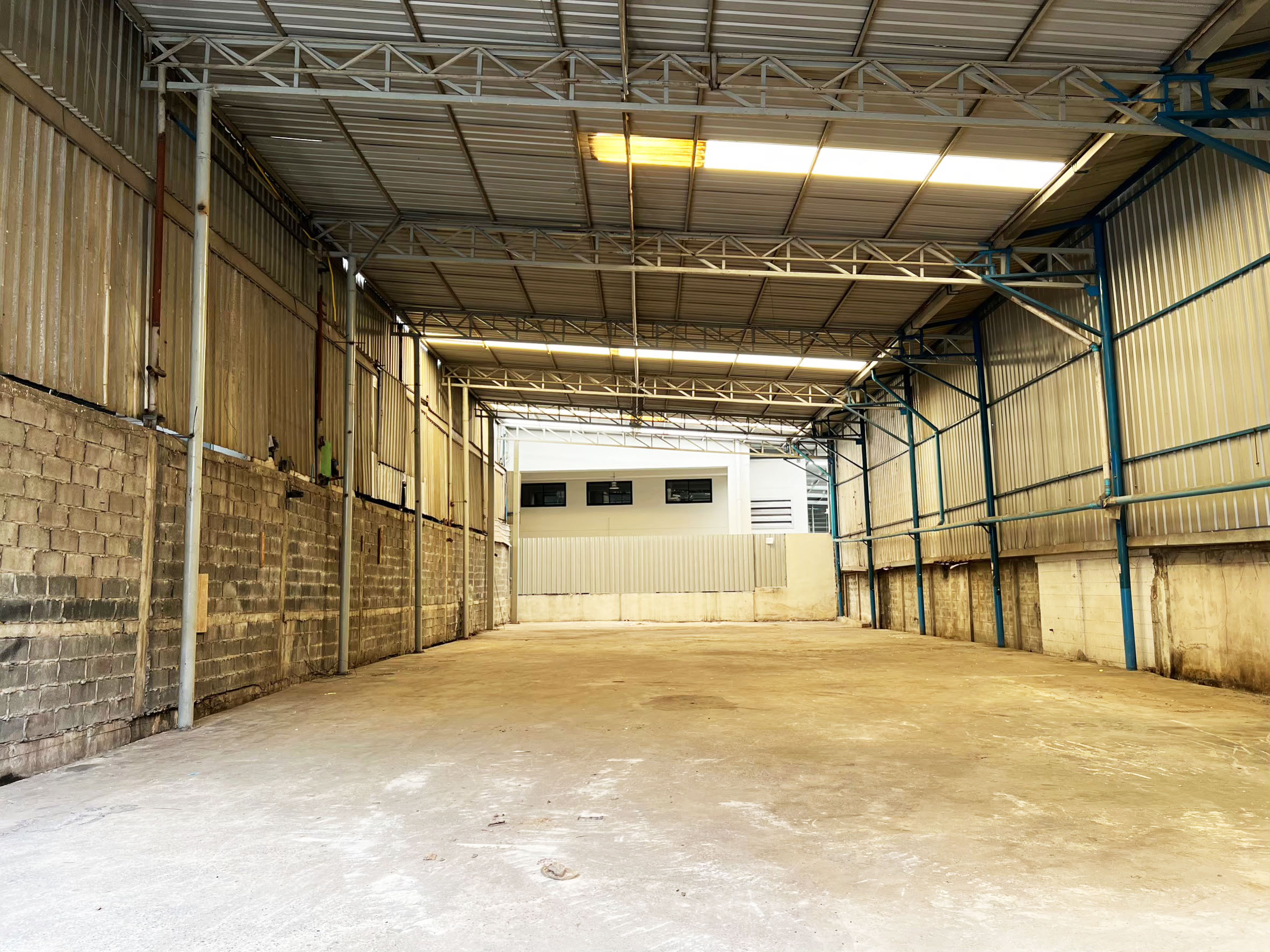 โกดังให้เช่าราคาคุ้มค่า ย่านพระประแดง