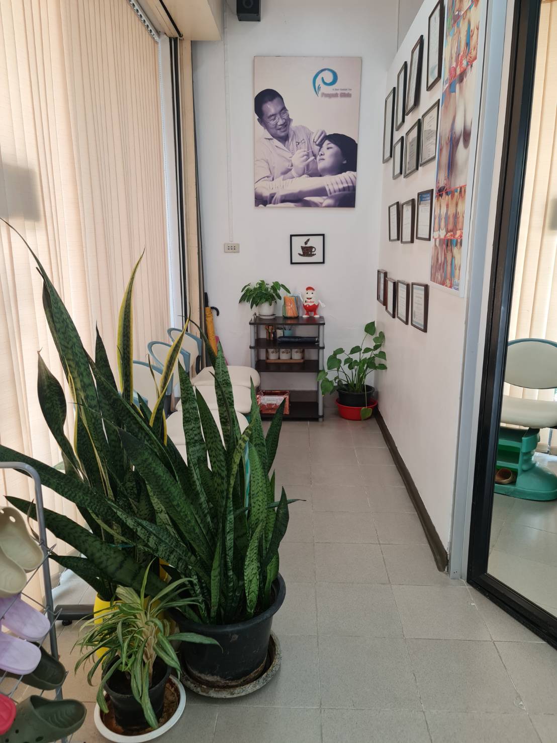 ขายอาคารพาณิชย์เปิดเป็นคลินิกศัลยกรรมความงาม เปิดมานานแล้ว20ปี มีทุกอย่างให้พร้อม อำเภอหัวหิน