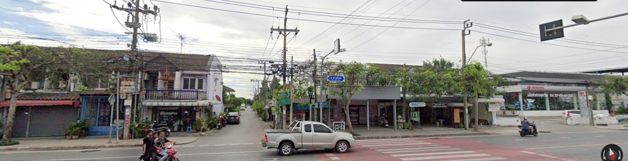 ขายทาวน์เฮ้าส์ 2 ชั้น ตามสภาพ สำหรับสายรีโนเวท หมู่บ้านชวนชม ถนนสายไหม 48 กรุงเทพ เนื้อที่ 30.9 ตารางวา  3 ห้องนอน 2 ห้องน้ำ 2.3 ล้าน