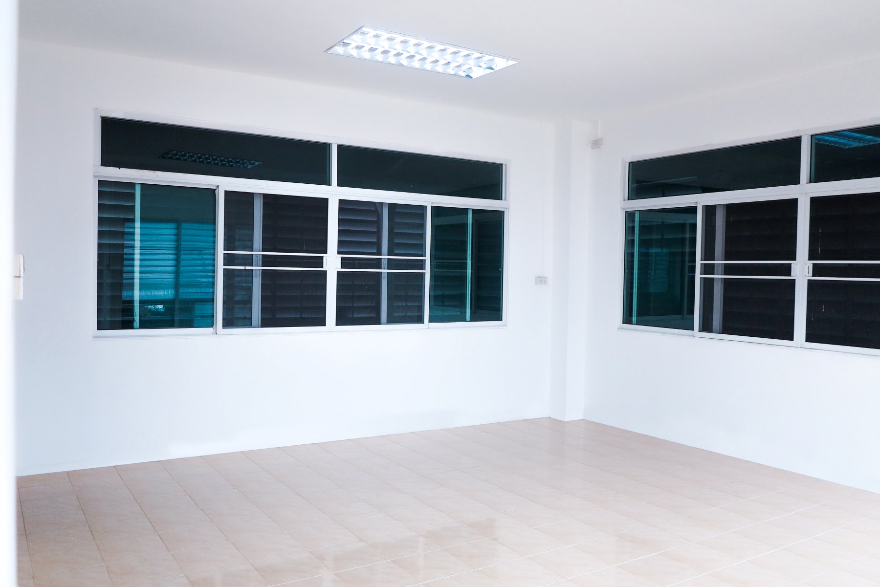 โครงการ THE WEALTH  KLONG 8 (ลำลูกกาคลอง 8 โรงงานให้เช่า พร้อม สำนักงานออฟฟิศ-โกดังแฝด)