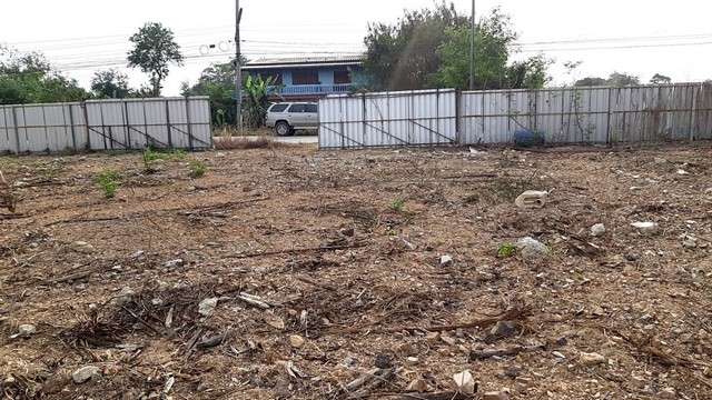 ที่ดิน ที่ดิน ลาดหลุมแก้ว 6544000 บาท.  818 ตาราง-วา ไม่ไกลจาก 1. สำนักงานเทศบาลตำบลคูขวาง 2. หมู่บ้านทรัพย์แสนดี 3. บ.ปีราเน่เชน หรููสงบ หน้ากว้าง 54 เมตร ลึก 68 เมตร ใกล้ถนน 346 กับแหล่งชุมชน