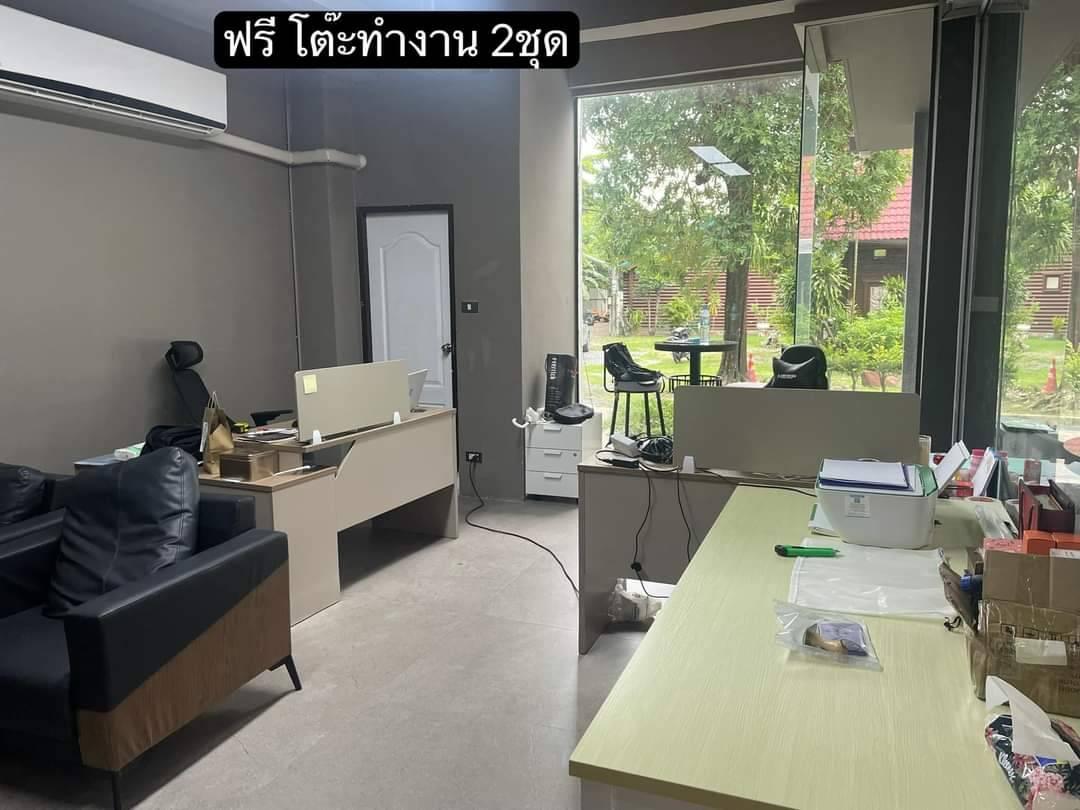 ให้เช่าโชว์รูม เป็นกระจกรอบด้าน สำหรับโชว์สินค้า ริมถนนใหญ่ ย่านพัฒนาการ