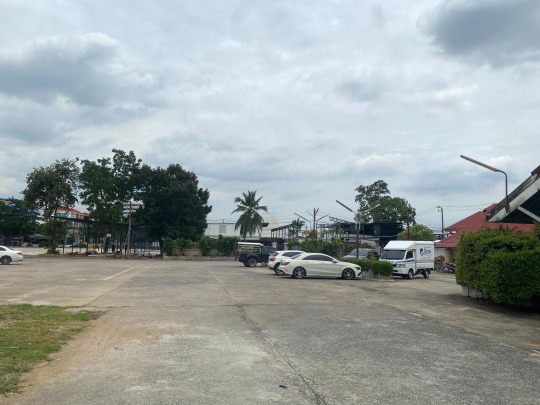 ให้เช่าพื้นที่ว่าง พื้นที่รวม 6 ไร่ ถนนนาคนิวาส ใกล้โรงเรียนสตรีวิทย์ 2