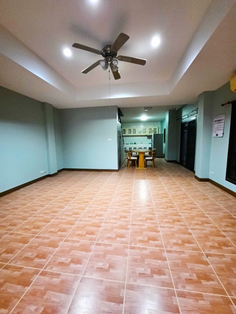 สยามพารากอน ใหญ่มาก ทาวเฮ้าส์ 2คูหา 8นอน BTS ราชเทวี เพชรบุรี 1-7 10แอร์  ราชเทวี Central World 202 ตรว. 8น้ำ จอดรถ 8คัน 