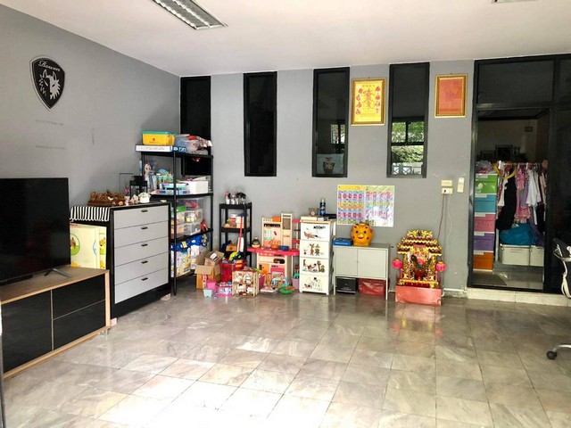 ขายทาวโฮมทำเลดีใจกลางเมือง ย่านวิภาวดี  จตุจักร ตลาดบองมาร์เช่ ตลาดประชานิเวศน์1 โครงการ วอเรนท์แมนชั่น   หลังมุม 3 ชั้น