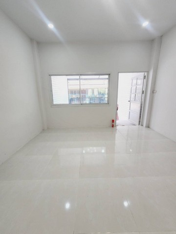 หมู่บ้านอินทราวิลล์  (พระยาสุเรนทร์19) 2 ห้องนอน 2 ห้องน้ำ PV008
