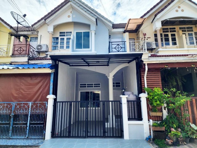ขายทาวน์เฮ้าส์ 2.5ชั้น หมู่บ้านเสนาวิลล่า (รามอินทรา109) ซอยพระยาสุเรนทร์35 PV006