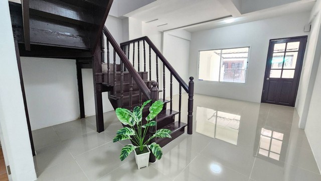 ขายหมู่บ้านนริศา ถนนบ้านกล้วย-ไทรน้อย บางบัวทอง นนทบุรี PV005