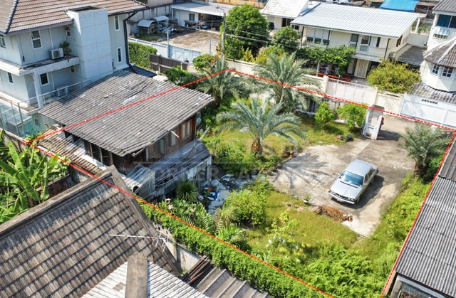 ขายที่ดิน 102 ตรว. พร้อมบ้านไม้เก่า 2 ชั้น ซอยตากสิน 12 ย่านวงเวียนใหญ่ ใกล้ BTS วงเวียนใหญ่ และโพธิ์นิมิตร 