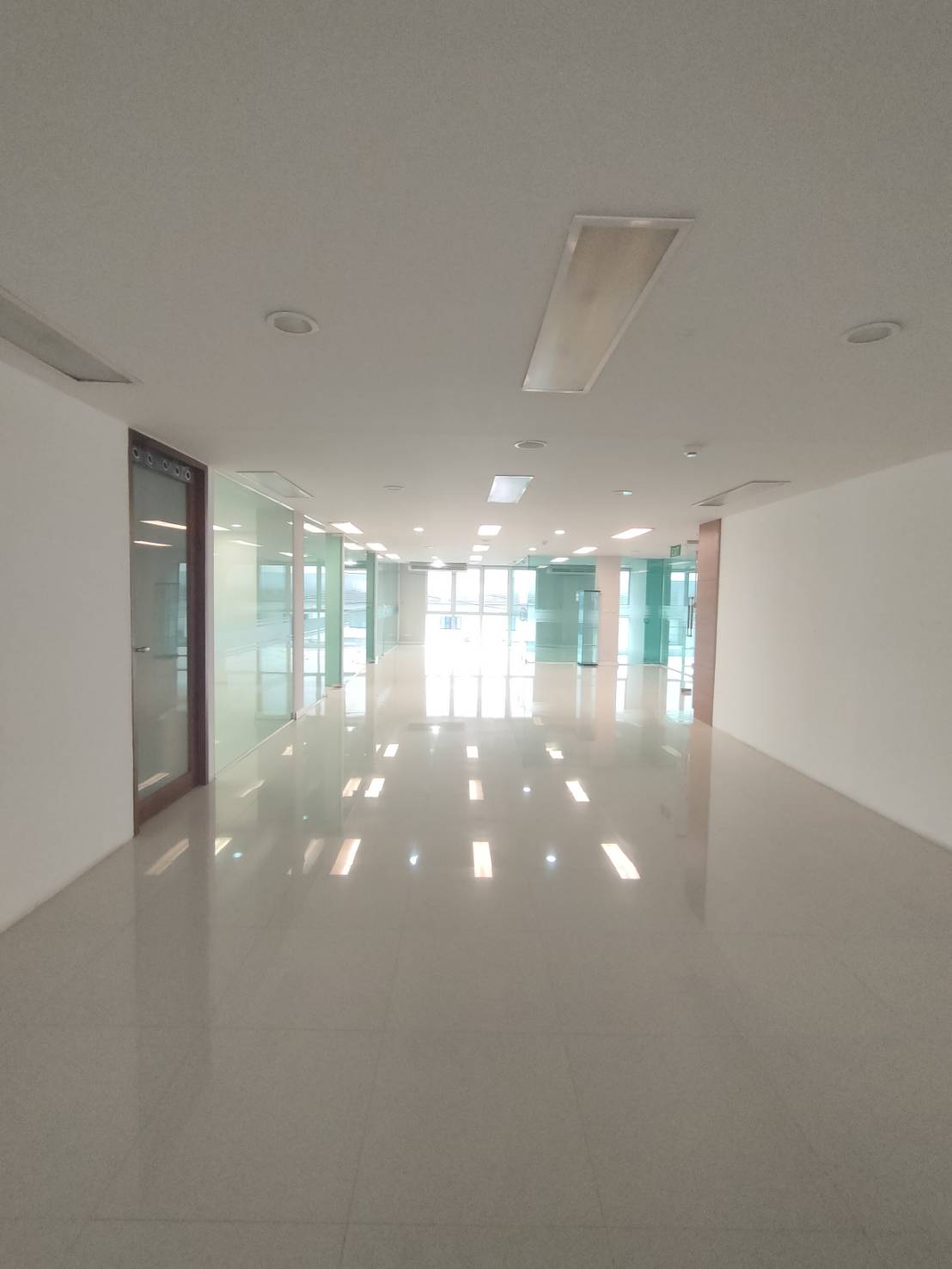 ขายสำนักงาน5ชั้นย่านเฉลิมพระเกียรติร.9 อ่อนนุช พัฒนาการตัดใหม่ พท.2000 ตร.ม.พร้อมลิฟท์ พร้อมใช้งาน