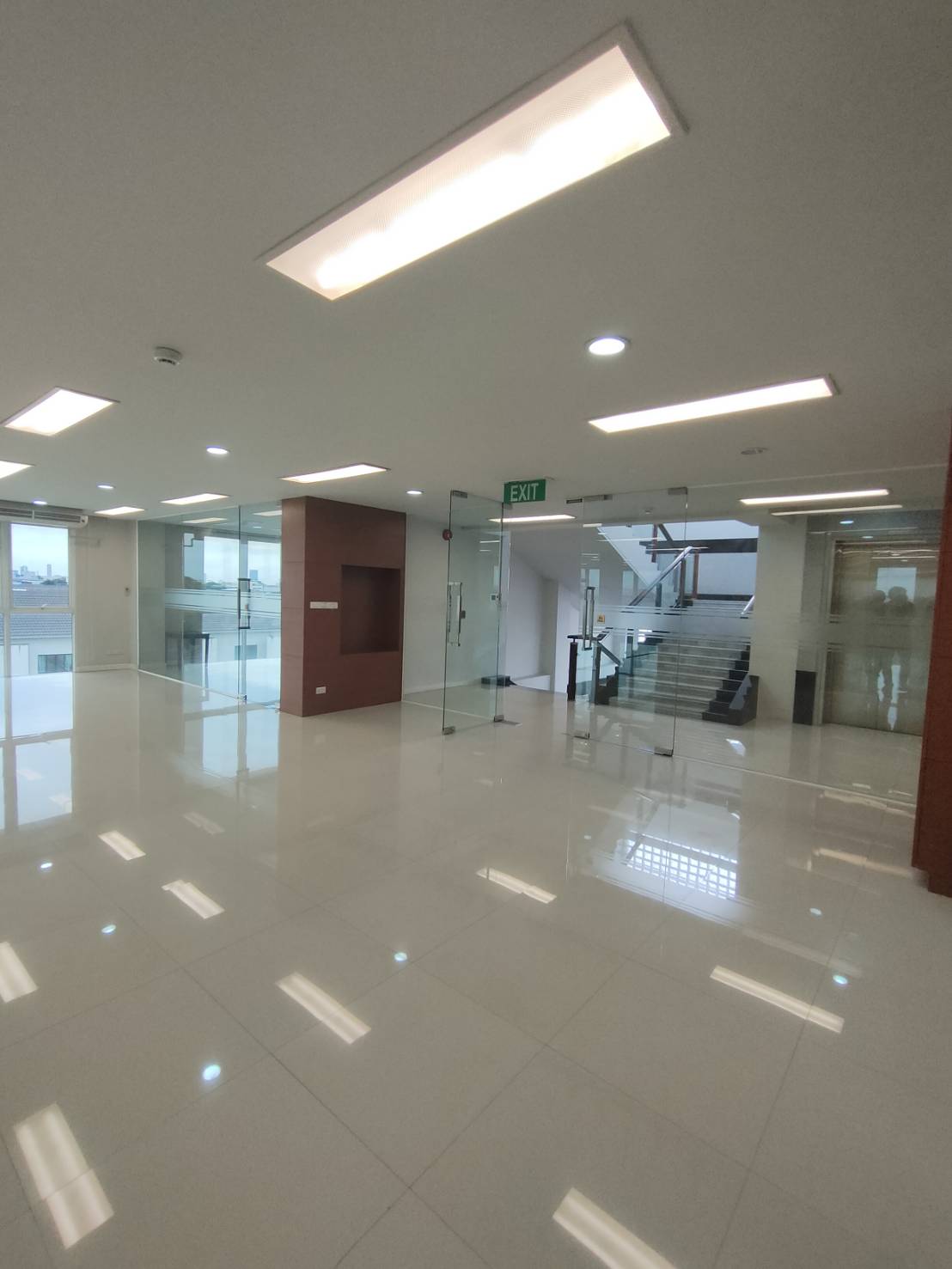 ขายสำนักงาน5ชั้นย่านเฉลิมพระเกียรติร.9 อ่อนนุช พัฒนาการตัดใหม่ พท.2000 ตร.ม.พร้อมลิฟท์ พร้อมใช้งาน