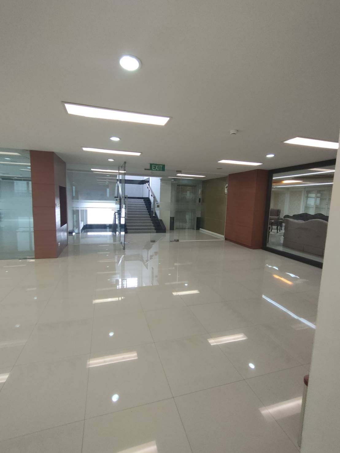 ขายสำนักงาน5ชั้นย่านเฉลิมพระเกียรติร.9 อ่อนนุช พัฒนาการตัดใหม่ พท.2000 ตร.ม.พร้อมลิฟท์ พร้อมใช้งาน