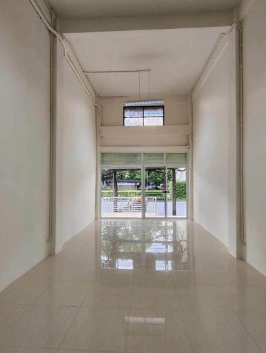 ให้เช่าพื้นที่ชั้น 1 ขนาด 50 ตรม.ใกล้รถไฟฟ้า สถานี ม.เกษตร 