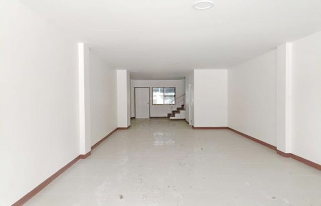 ห้วยแก้ว โรงพยาบาลเชียงใหม่ ประตูท่าแพ ประตูช้างเผือก 2.3 กม. ให้เช่าอาคารพาณิชย์ 3 ชั้น 22 ตร.วา  4นอน 3น้ำ  ราม