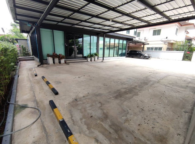 ให้เช่าสำนักงาน office เฉพาะชั้นที่ 3 เนื้อที่ 184 ตรม ซอยรามอินทรา 39 ที่จอดรถ 5-6 คัน ใกล้รถไฟฟ้า ใกล้ทางด่วน 