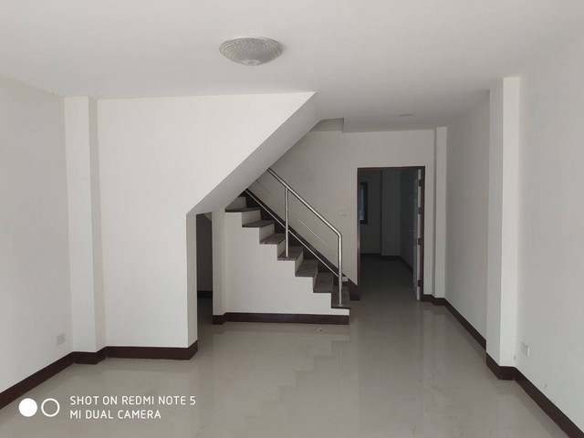 ขาย อาคารพาณิชย์ ทาวน์โฮม ออฟฟิศ 3 ชั้น พร้อมอยู่ ย่าน หนองแขม สายสี่