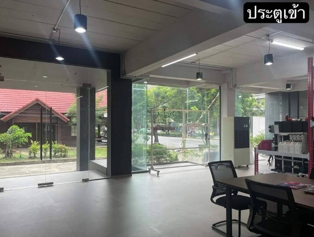  ให้เช่าพื้นที่ โชว์รูม ติดถนน พัฒนาการ พื้นที่ 226 ตรม 