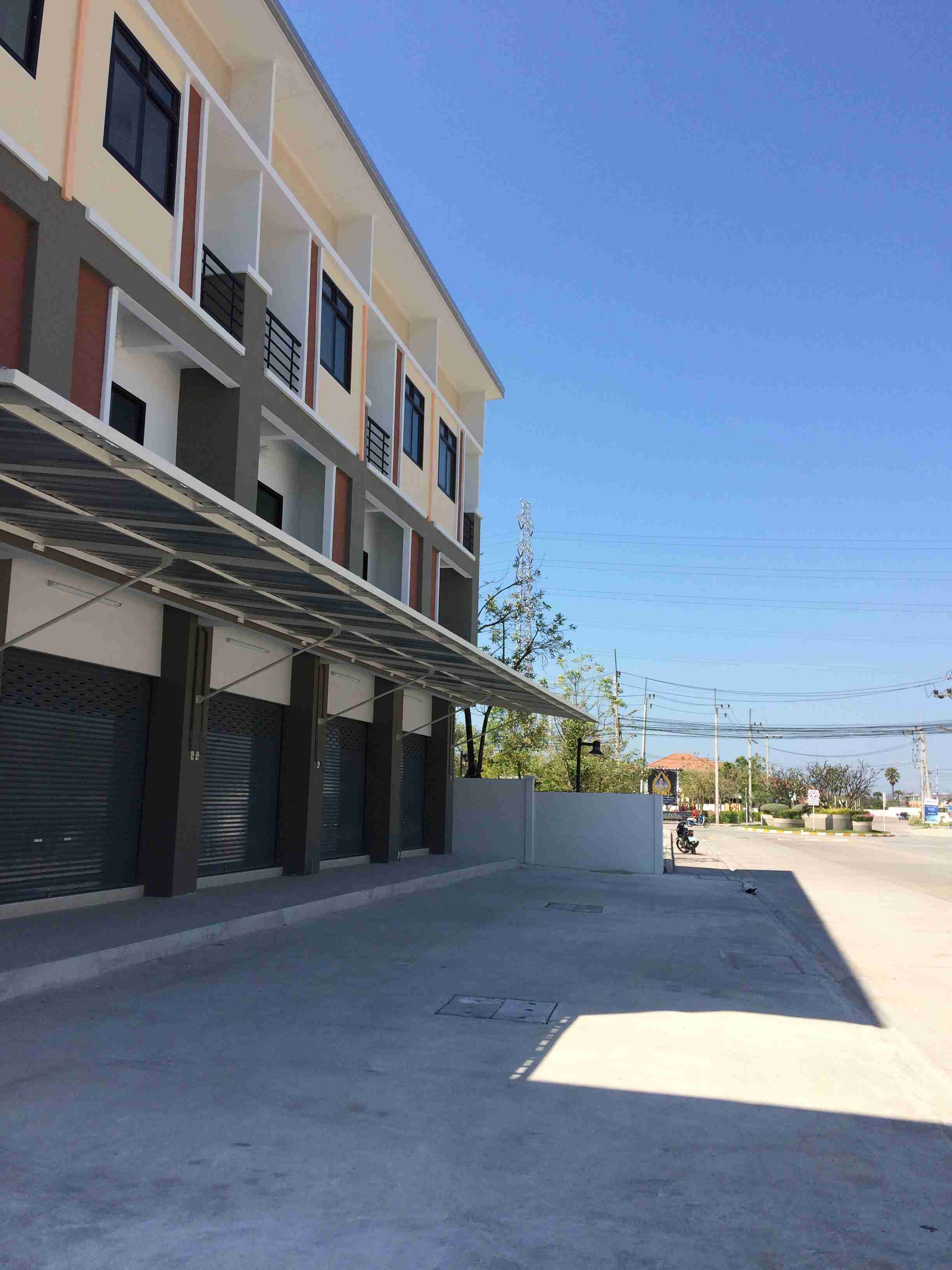 ขาย อาคารพาณิชย์ พร้อมผู้เช่า 3 ชั้น ทำเลดี เดินทางสะดวก  อ.เมือง ชลบุรี 