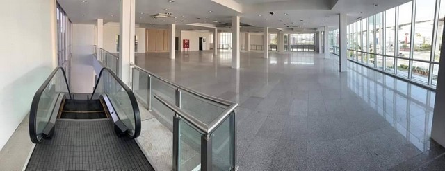 ให้เช่า โชว์รูมและพื้นที่สำนักงาน พร้อมลิฟท์และบันไดเลื่อน  ติดรถ BTS ศรีนครินทร์  มีหลายขนาดให้เลือก