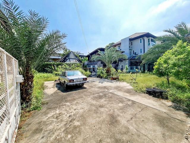 ขายที่ดิน 102 ตรว.พร้อมบ้านไม้เก่า 2 ชั้น ซอยตากสิน 12 วงเวียนใหญ่ 