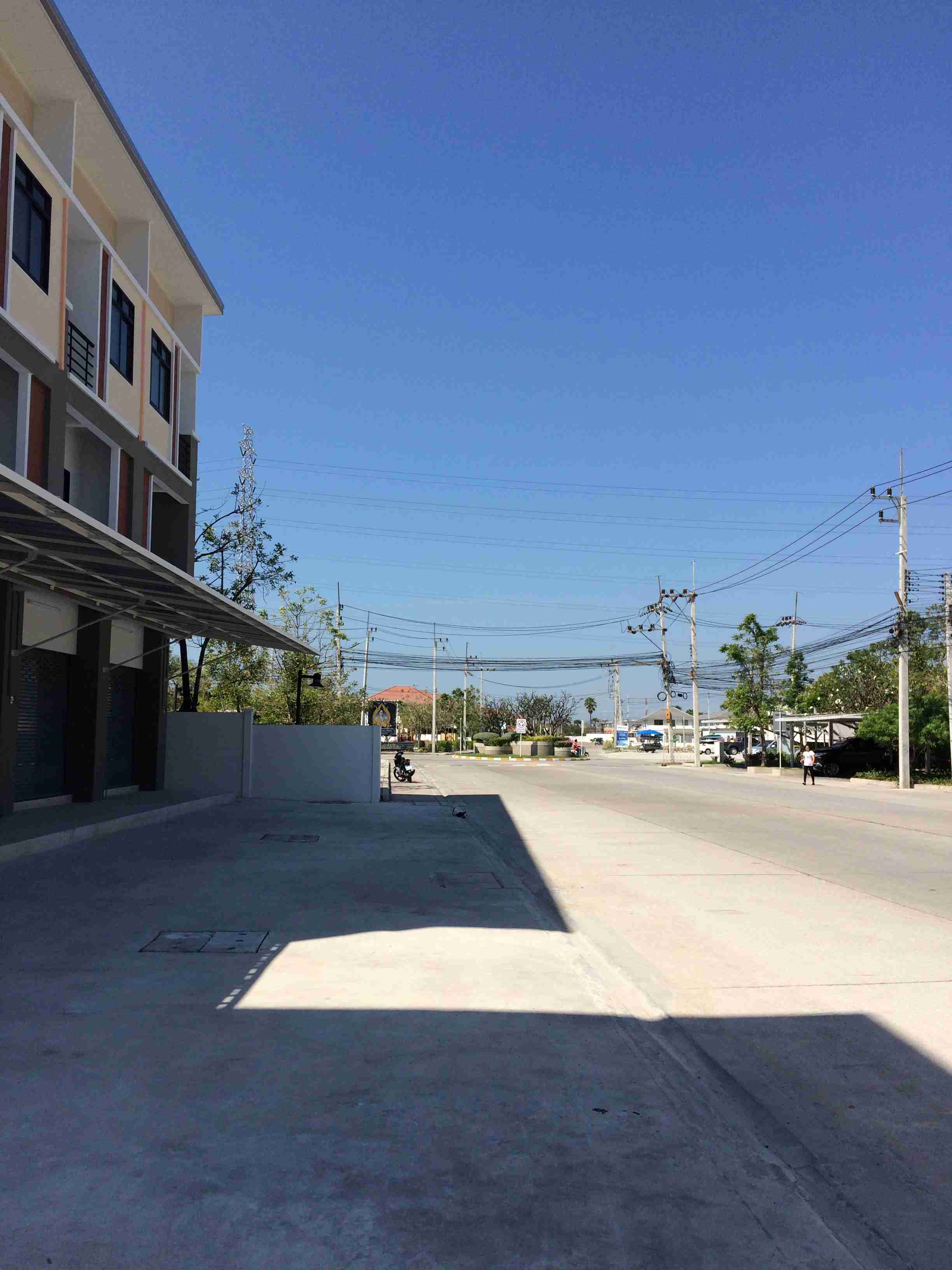 ขาย อาคารพาณิชย์ พร้อมผู้เช่า 3 ชั้น ทำเลดี เดินทางสะดวก  อ.เมือง ชลบุรี 