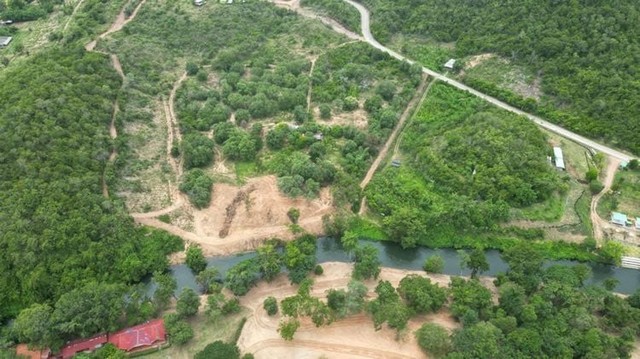 ขายด่วนที่ดินติดแม่น้ำเพชรบุรี 50 ไร่ วิวแม่น้ำและวิวภูเขา 360 องศา ตำบลแก่งกระจาน  อำเภอแก่งกระจาน จังหวัดเพชรบุรี 