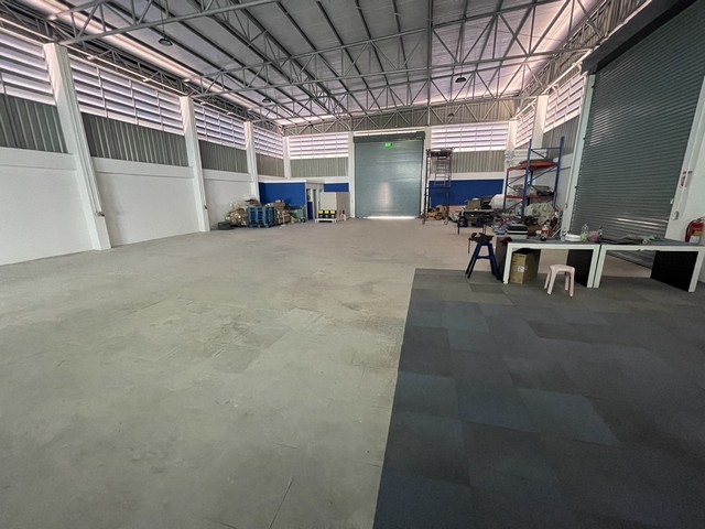 ขายอาคารออฟฟิศสร้างใหม่ 2 ชั้นพร้อมโกดัง บนเนื้อที่ 400 ตรว. อำเภอลาดหลุมแก้ว จังหวัดปทุมธานี