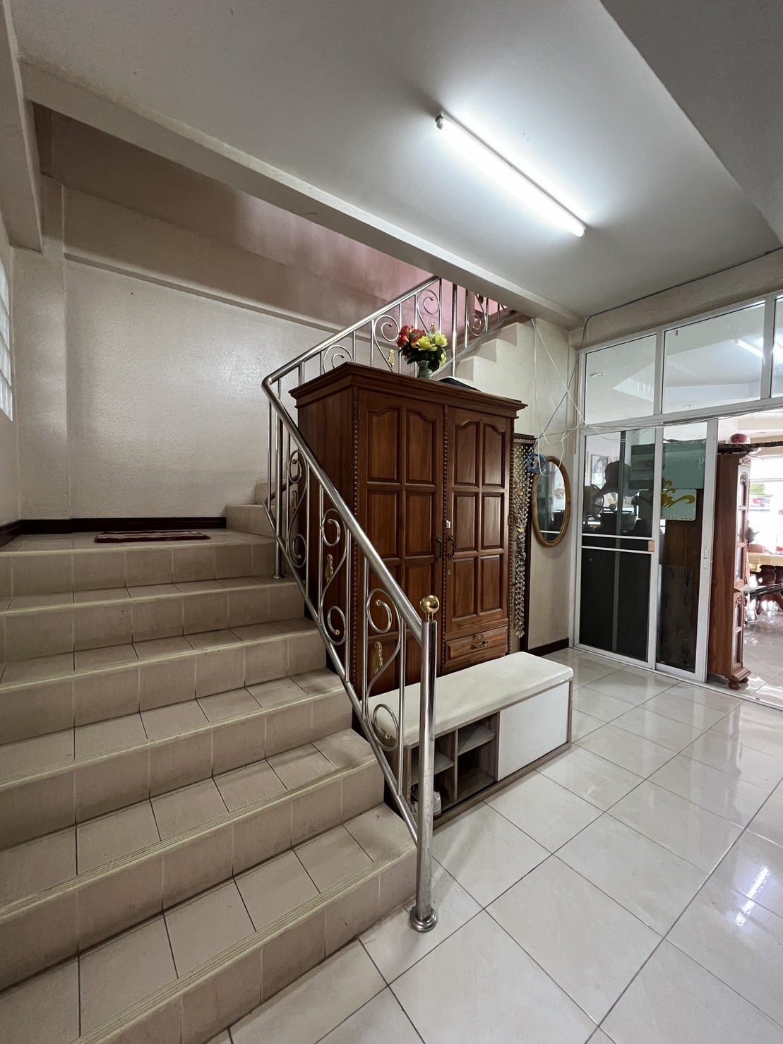 ขายอาคารพาณิชย์บางเสร่ 3 ชั้น (หัวมุม) ทำเลดีมาก  ใจกลางบางเสร่ ตรงข้ามโลตัลบางเสร่