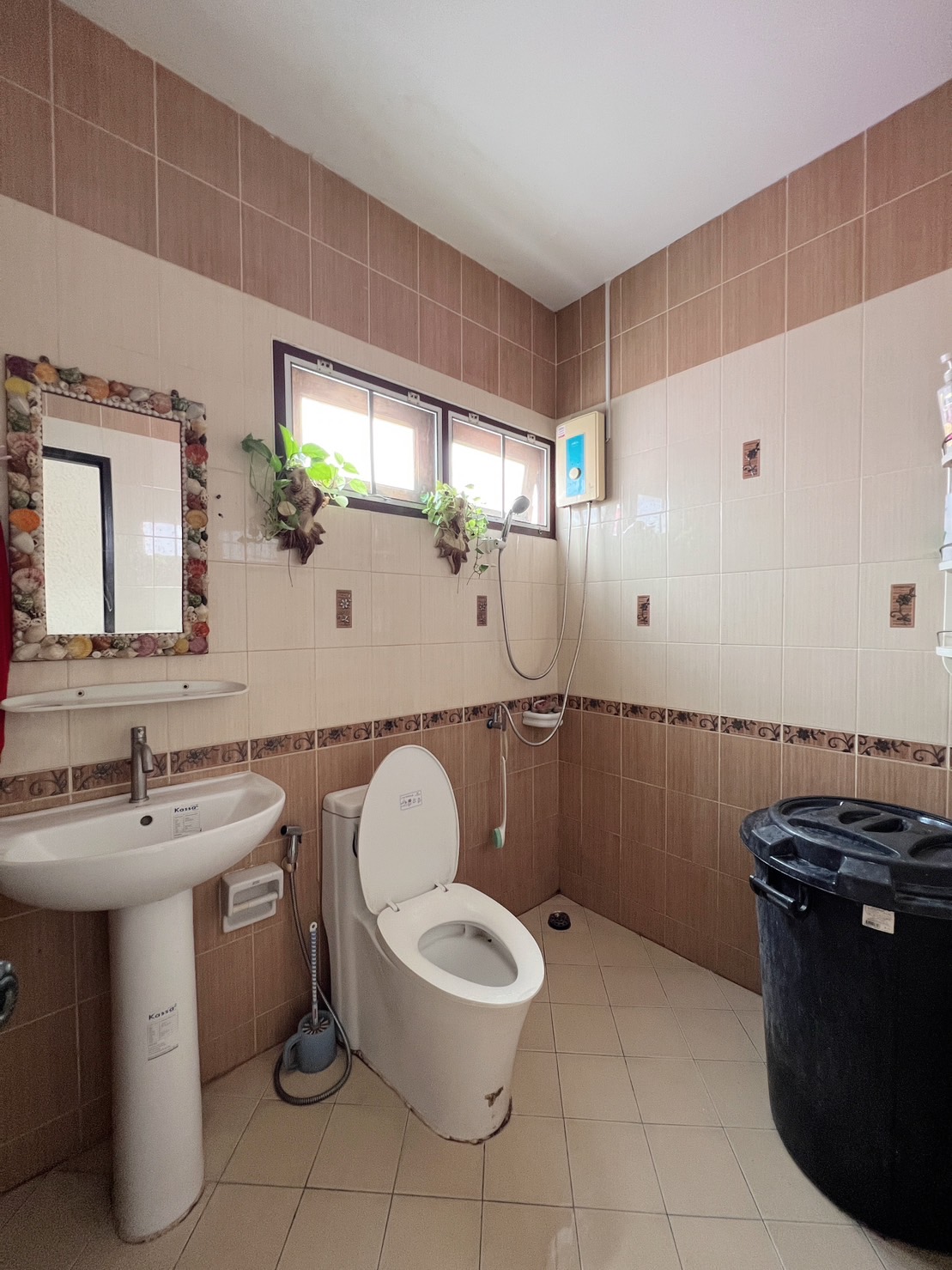 ขายอาคารพาณิชย์บางเสร่ 3 ชั้น (หัวมุม) ทำเลดีมาก  ใจกลางบางเสร่ ตรงข้ามโลตัลบางเสร่