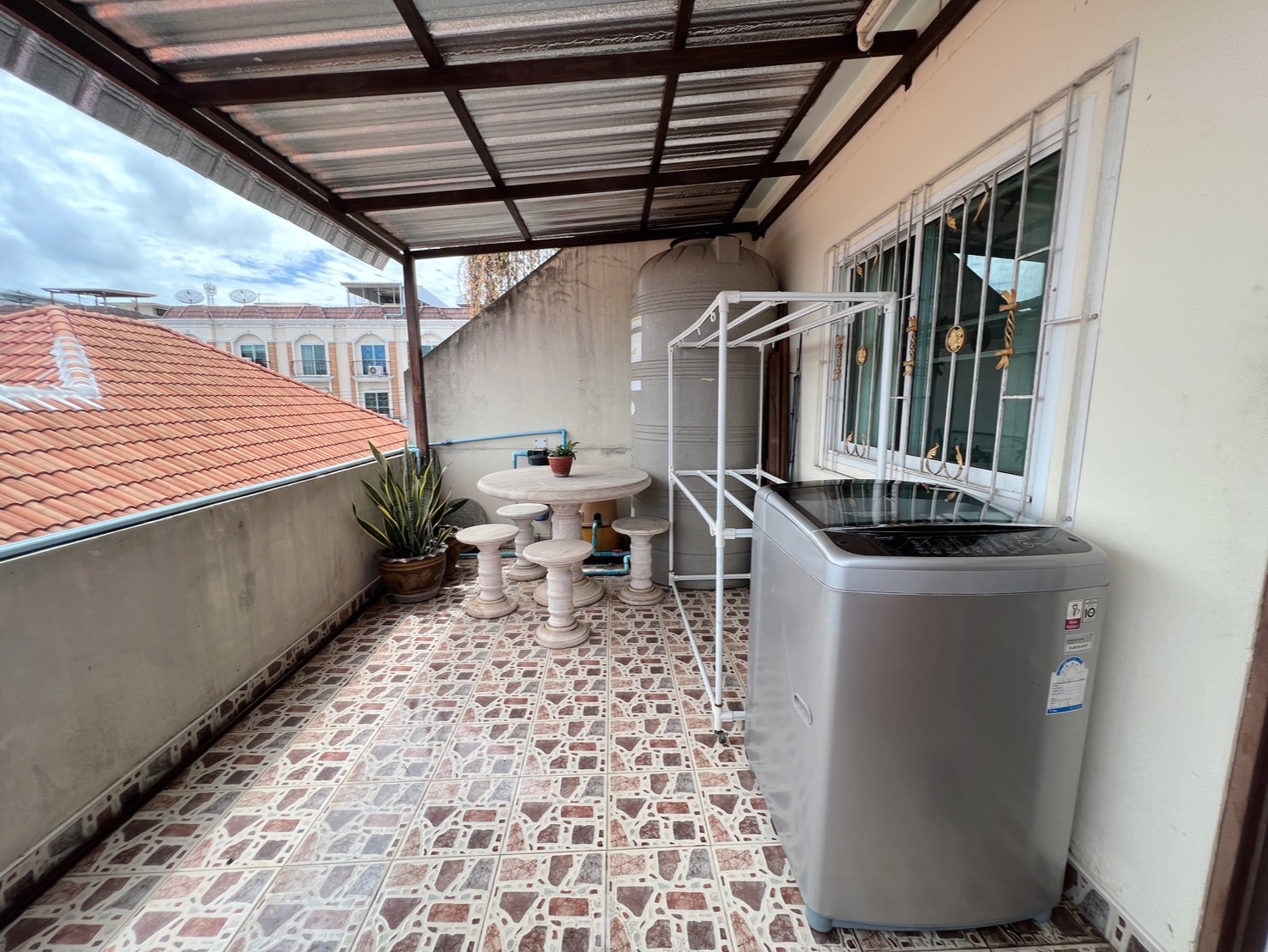 ขายอาคารพาณิชย์บางเสร่ 3 ชั้น (หัวมุม) ทำเลดีมาก  ใจกลางบางเสร่ ตรงข้ามโลตัลบางเสร่