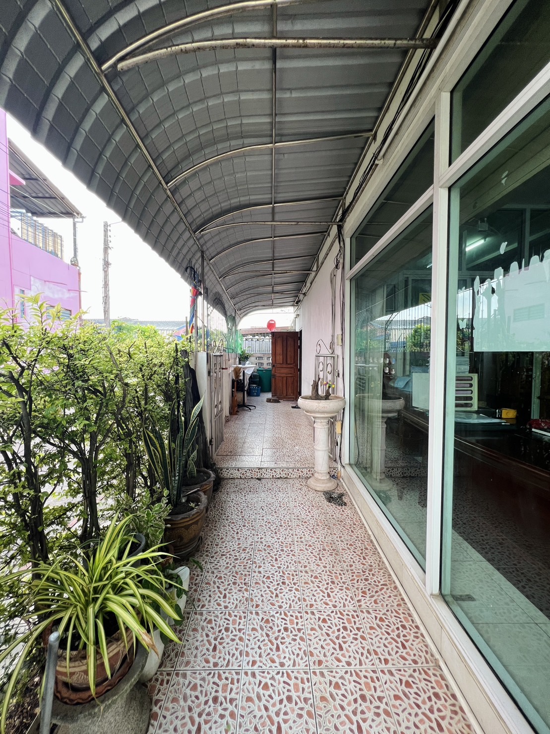 ขายอาคารพาณิชย์บางเสร่ 3 ชั้น (หัวมุม) ทำเลดีมาก  ใจกลางบางเสร่ ตรงข้ามโลตัลบางเสร่